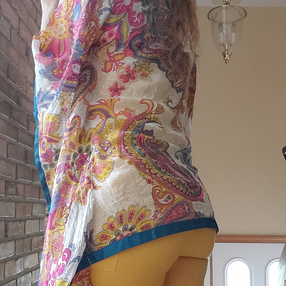Vivāā Colorful Sheer Paisley Pullover Blouse - Picture 4 of 10